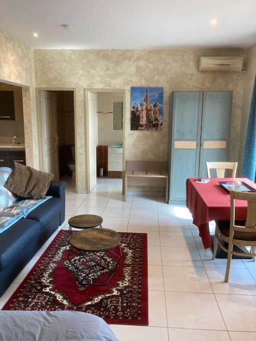 Studio « Saint-Petersbourg » A Avignon Extérieur photo