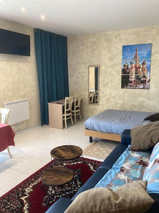Studio « Saint-Petersbourg » A Avignon Extérieur photo